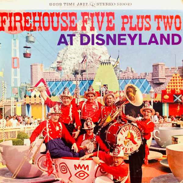 Copertina AT DISNEYLAND